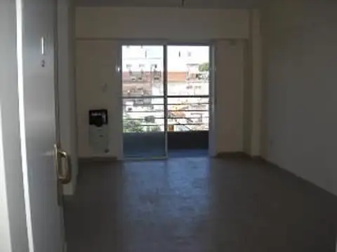 CASEROS: en venta, excel edificio, 5 años de antig vista abierta 1 amb cocina separada bcon