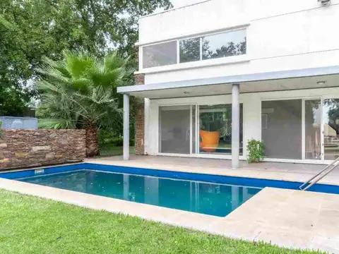 CASA EN VENTA 3 DORMITORIOS PILETA SAN LORENZO