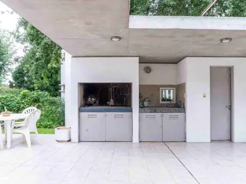CASA EN VENTA 3 DORMITORIOS PILETA SAN LORENZO