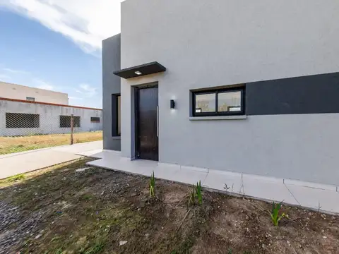 Casa 3 ambientes con 1 baño