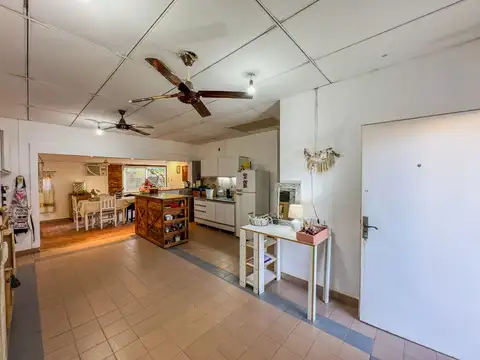 Casa 6 ambientes con 2 baños