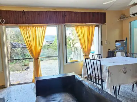 Depto Tipo Casa 5 ambientes con 2 baños