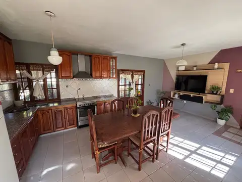 Casa 5 ambientes con 2 baños