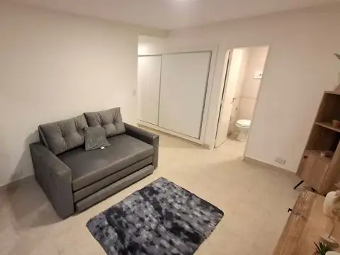 Departamento en venta 1 ambiente y medio con patio - Zona Güemes