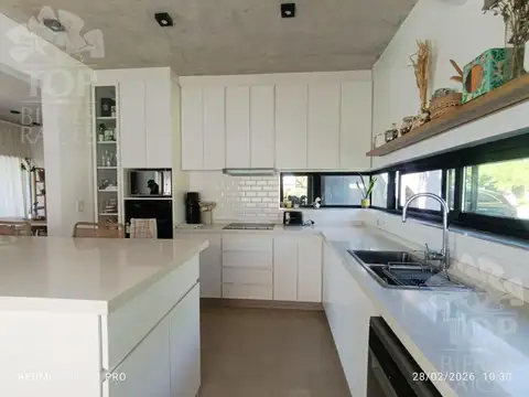 Casa 5 ambientes con 2 baños