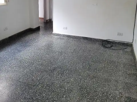 Cómodo dpto. de 2 amb. 37m²* bien conectado en Coghlan