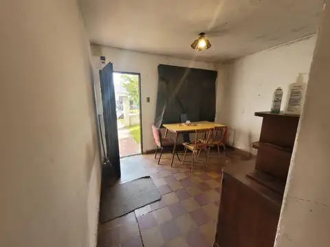 Casa 2 ambientes con 1 baño