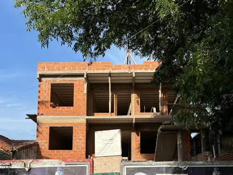 DEPARTAMENTO 2 1/2 AMB - 1° PISO AL FRENTE - CON BALCON - ENTREGA JULIO 2026