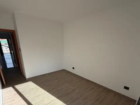 DEPARTAMENTO 2 1/2 AMB - 1° PISO AL FRENTE - CON BALCON - A ESTRENAR