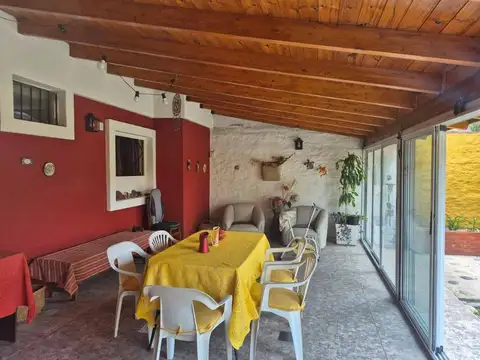 CASA 4 DORMITORIOS BARRIO MATIENZO