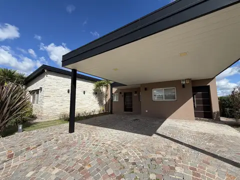 Casa en Venta con 4 cocheras