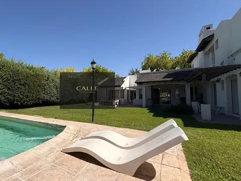 Casa en venta c/ cochera en Luján de Cuyo