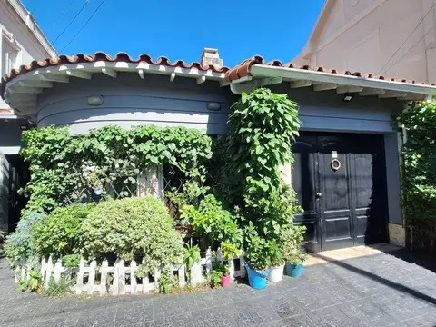 CASA 3 AMBIENTES, VENTA EN QUILMES CON PARQUE