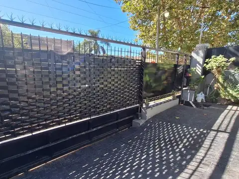 CASA 3 AMBIENTES, VENTA EN QUILMES CON PARQUE
