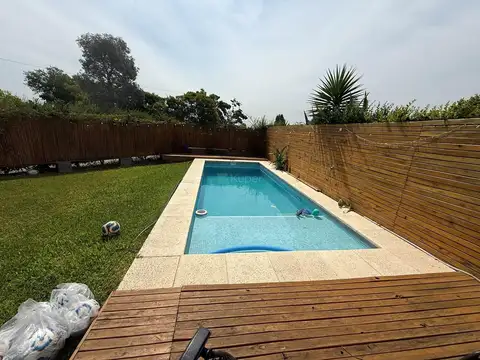 CASAS DEL ESTE, VENTA CASA 4 DORMITORIOS, BARRIO SEMI CERRADO .