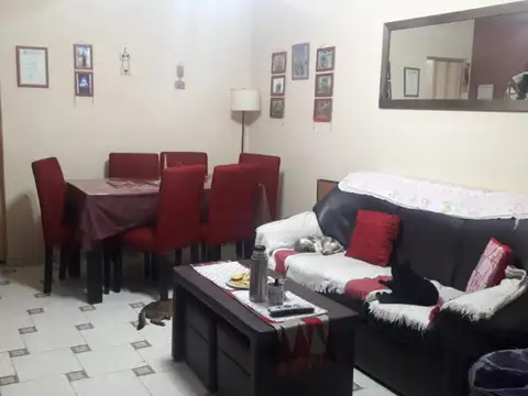 CASA PARA DOS FAMILIAS, LOTE 10 X 20 MTS.