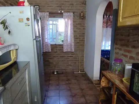 Casa 4 ambientes con 2 baños