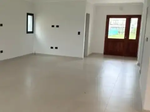 Casa en Venta con 3 cocheras