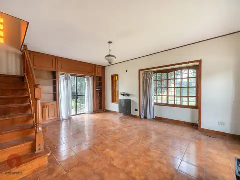 Casa 6 ambientes con 2 baños