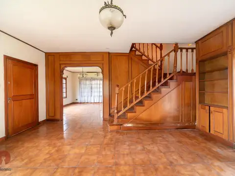 Casa seis ambientes en venta en Barrio Parque Bernal