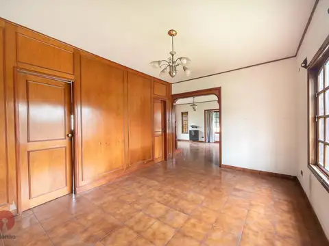 Casa seis ambientes en venta en Barrio Parque Bernal
