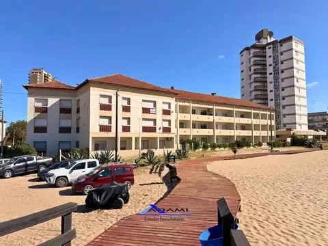 Departamento 4 ambientes frente al mar en Zona Norte