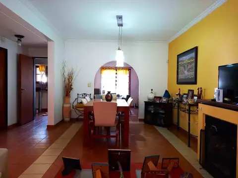 Casa en Venta en Castelar, USD 221.000