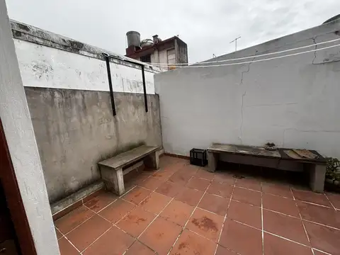 Departamento 2 ambientes con balcón y patio – Santos Dumont al 4400 Chacarita (sin expensas)