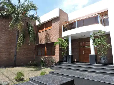 VENTA CASA DE CATEGORIA 4 DORMITORIOS SAN VICENTE