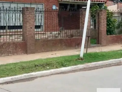 Casa en venta - 4 Dormitorios 2 Baños - Cochera - 748mts2 - José C. Paz