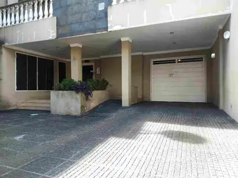 Venta cochera 12mts² en edificio en Santos Lugares