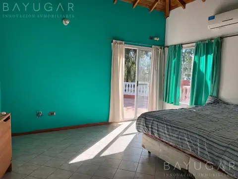 Casa en Alquiler con 6 cocheras