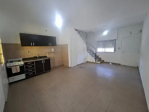 Depto Tipo Casa 3 ambientes con 2 baños