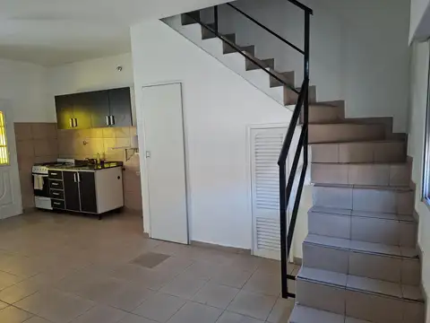 Depto Tipo Casa en Alquiler de 3 ambientes