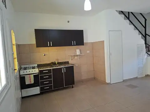 ALQUILER DUPLEX EN 2 PLANTAS DE 2 DORM. SIN EXPENSAS  