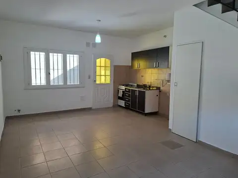Depto Tipo Casa en Alquiler de 2 dormitorios