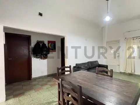 VENTA - PERMUTA. PH al frente 4 Ambientes entrada independiente, Luminoso - Lanús Oeste