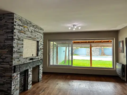 Casa 6 ambientes con 2 baños