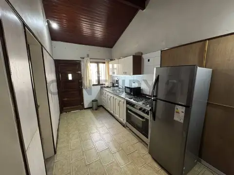 VENTA HERMOSA CASA EN MORENO-3 AMBIENTES –