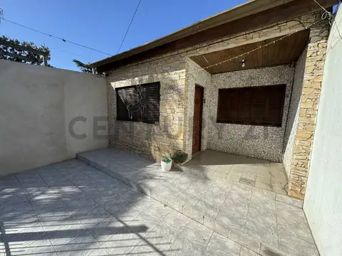 VENTA HERMOSA CASA EN MORENO-3 AMBIENTES –