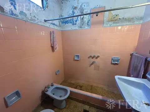 Casa 5 ambientes con 1 baño