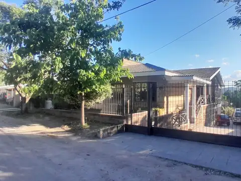 Casa 11 ambientes con 4 baños