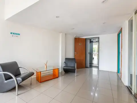 Oficina en Alquiler con 1 cochera