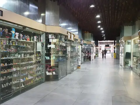 Alquiler en local en el centro sobre 18 en Galería
