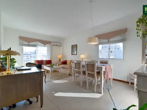 Excelente 4 ambientes muy luminoso con cochera fija