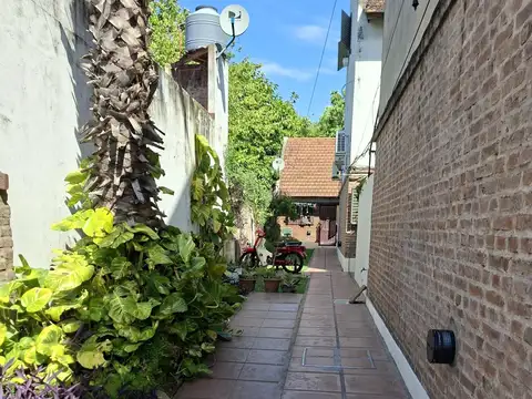 VENTA DE TRIPLEX DE 4 AMBIENTES EN VILLA LUZURIAGA