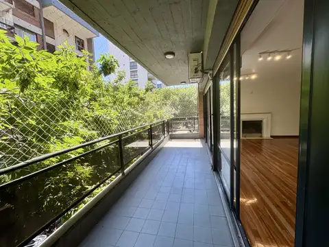 PISO 100m2  CON DEPENDENCIA COCHERA FIJA CUBIERTA