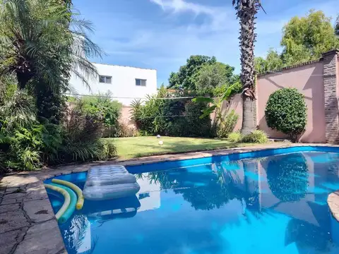 Venta Casa con parque y pileta, 5 amb en Quilmes