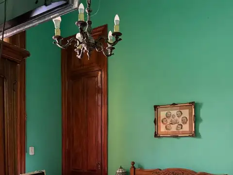 Casa 6 ambientes con 2 baños