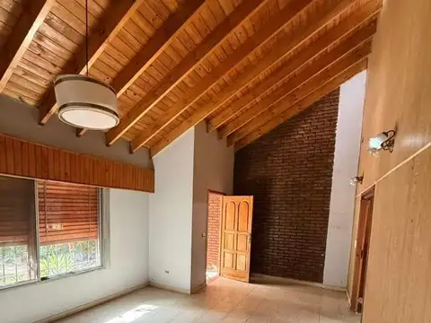 CASA 3 AMBIENTES CON PATIO Y FONDO GRANDE CON GALPON